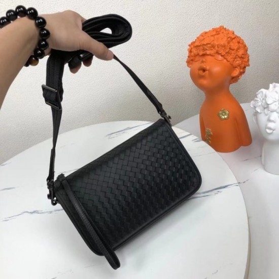 This year's most popular shoulder bag 2022SS BOTTEGA VENETA Bottega Veneta This year's most popular shoulder bag 2022SS BOTTEGA VENETA Bottega Veneta