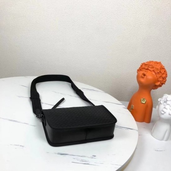 This year's most popular shoulder bag 2022SS BOTTEGA VENETA Bottega Veneta This year's most popular shoulder bag 2022SS BOTTEGA VENETA Bottega Veneta