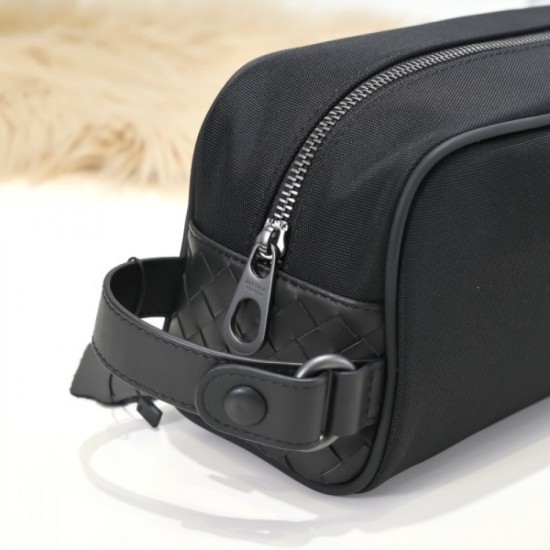 This is the perfect clutch bag 2022SS BOTTEGA VENETA Bottega Veneta This is the perfect clutch bag 2022SS BOTTEGA VENETA Bottega Veneta