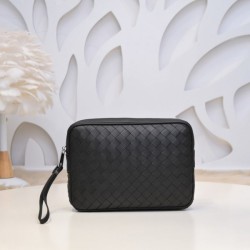 This summer's big favorite clutch bag 2022SS BOTTEGA VENETA