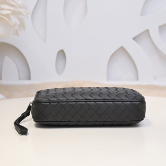 This summer's big favorite clutch bag 2022SS BOTTEGA VENETA This summer's big favorite clutch bag 2022SS BOTTEGA VENETA