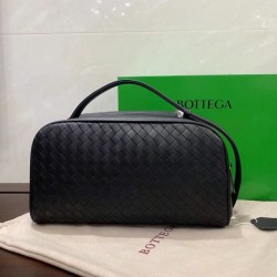 Welcome this season Clutch bag 2022SS BOTTEGA VENETA Bottega Veneta