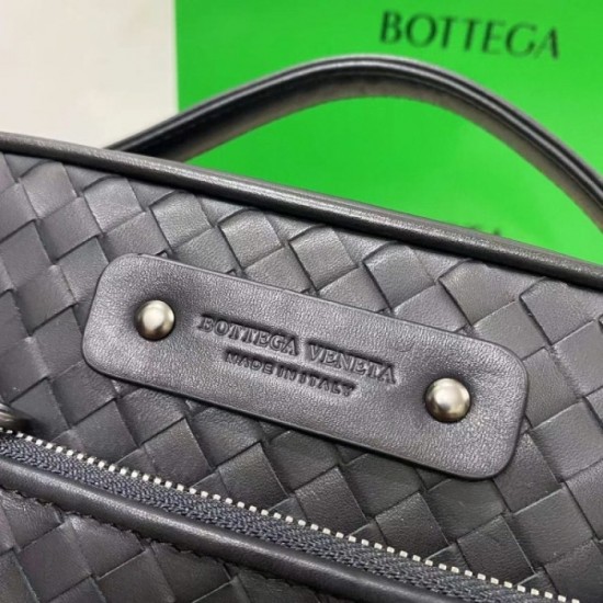 Welcome this season Clutch bag 2022SS BOTTEGA VENETA Bottega Veneta Welcome this season Clutch bag 2022SS BOTTEGA VENETA Bottega Veneta