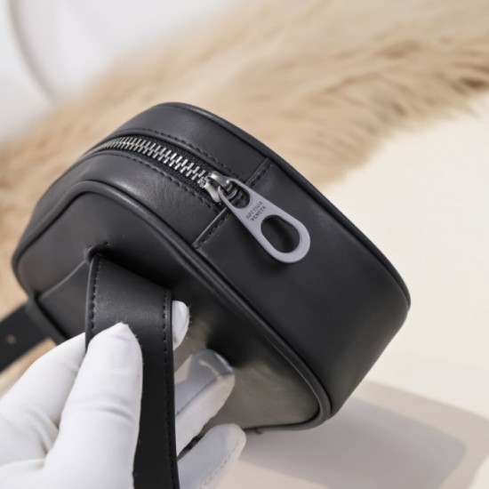 This year's popular waist bag 202SS BOTTEGA VENETA Bottega Veneta This year's popular waist bag 202SS BOTTEGA VENETA Bottega Veneta