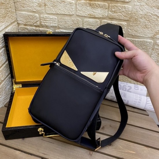 2022SS Men's chest bag Celebrity favorite brand FENDI FENDI 2022SS Men's chest bag Celebrity favorite brand FENDI FENDI