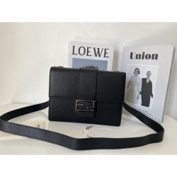 Full of adult atmosphere shoulder bag 2022SS FENDI Fendi