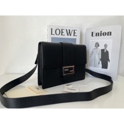 Full of adult atmosphere shoulder bag 2022SS FENDI Fendi