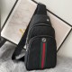 2022SS Men's chest bag casual reversal charm GUCCI Gucci 2022SS Men's chest bag casual reversal charm GUCCI Gucci