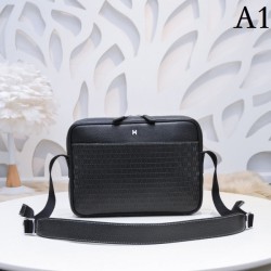 2022SS Men's Shoulder Bag HERMES Hermes with an adult impression