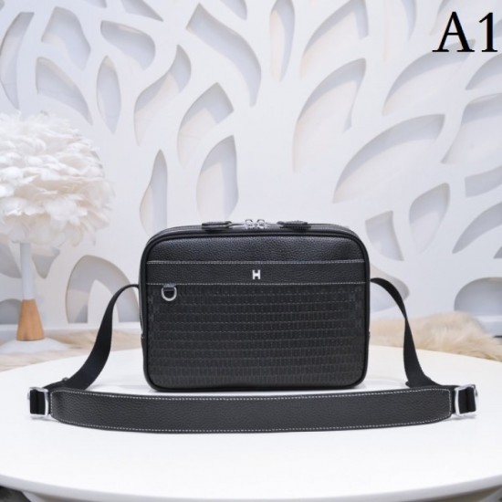 2022SS Men's Shoulder Bag HERMES with plenty of adult atmosphere 2022SS Men's Shoulder Bag HERMES with plenty of adult atmosphere