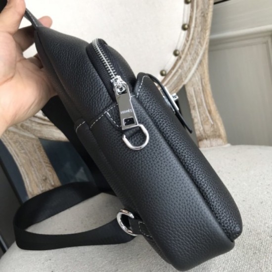 2022SS Men's chest bag HERMES Hermes with a strong presence every season 2022SS Men's chest bag HERMES Hermes with a strong presence every season
