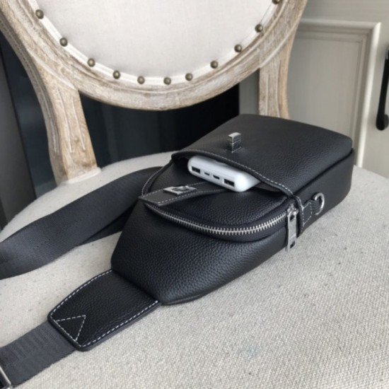 2022SS Men's chest bag HERMES Hermes with a strong presence every season 2022SS Men's chest bag HERMES Hermes with a strong presence every season