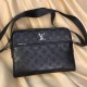 2022SS Men's Shoulder Bag Spring / Summer Trend NO1 LOUIS VUITTON Louis Vuitton 2022SS Men's Shoulder Bag Spring / Summer Trend NO1 LOUIS VUITTON Louis Vuitton