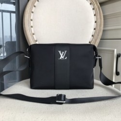2022SS Men's Shoulder Bag New Spring / Summer LOUIS VUITTON Louis Vuitton