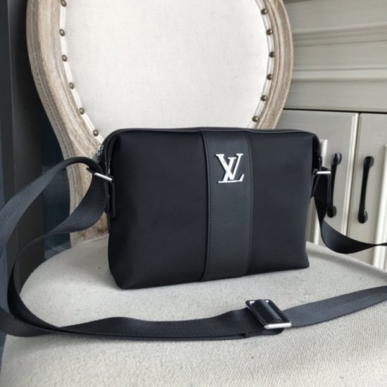 2022SS Men's Shoulder Bag New Spring / Summer LOUIS VUITTON Louis Vuitton 2022SS Men's Shoulder Bag New Spring / Summer LOUIS VUITTON Louis Vuitton
