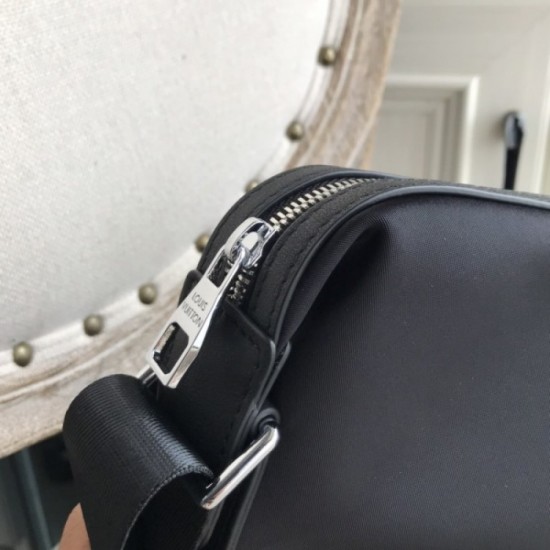 2022SS Men's Shoulder Bag New Spring / Summer LOUIS VUITTON Louis Vuitton 2022SS Men's Shoulder Bag New Spring / Summer LOUIS VUITTON Louis Vuitton