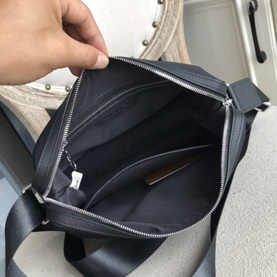 2022SS Men's Shoulder Bag New Spring / Summer LOUIS VUITTON Louis Vuitton 2022SS Men's Shoulder Bag New Spring / Summer LOUIS VUITTON Louis Vuitton