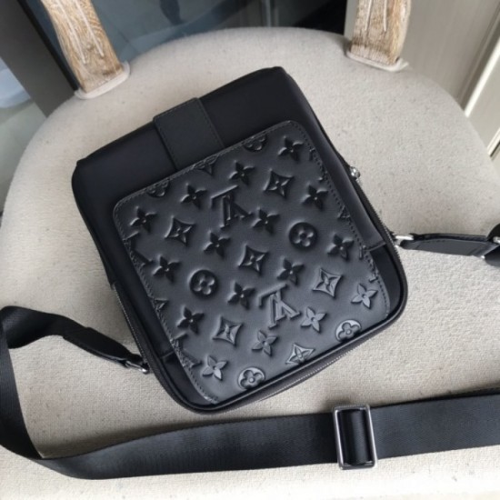 2022SS Men's Shoulder Bag Summery New LOUIS VUITTON Louis Vuitton 2022SS Men's Shoulder Bag Summery New LOUIS VUITTON Louis Vuitton