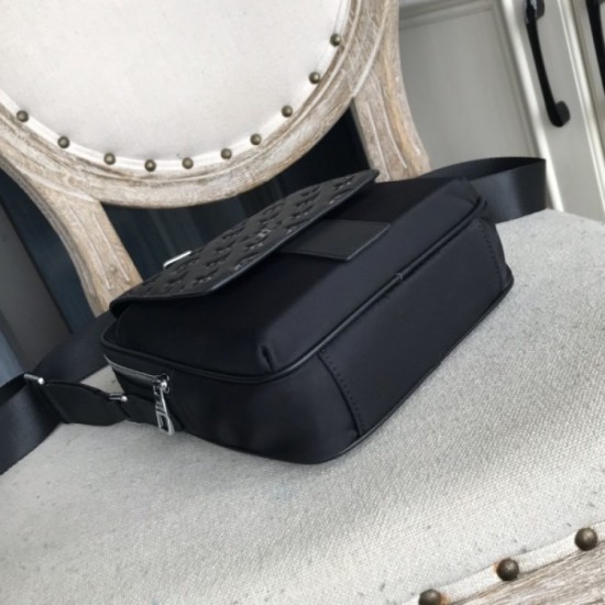 2022SS Men's Shoulder Bag Summery New LOUIS VUITTON Louis Vuitton 2022SS Men's Shoulder Bag Summery New LOUIS VUITTON Louis Vuitton