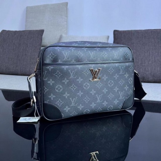 2022SS Men's Shoulder Bag Too Unique LOUIS VUITTON Louis Vuitton 2022SS Men's Shoulder Bag Too Unique LOUIS VUITTON Louis Vuitton