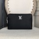 2022SS Men's Clutch Bag The best masterpiece comfort LOUIS VUITTON Louis Vuitton 2022SS Men's Clutch Bag The best masterpiece comfort LOUIS VUITTON Louis Vuitton