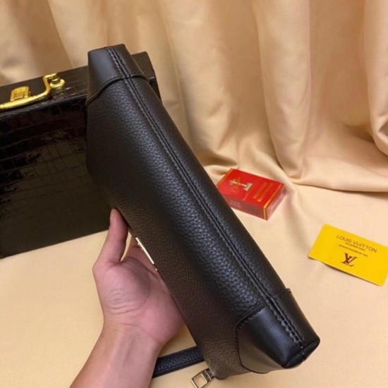 2022SS Men's Clutch Bag Fashionable LOUIS VUITTON half a step ahead 2022SS Men's Clutch Bag Fashionable LOUIS VUITTON half a step ahead