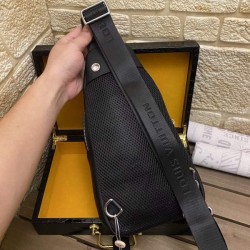 2022SS Men's chest bag Minimum 1 week Not released in Japan LOUIS VUITTON Louis Vuitton
