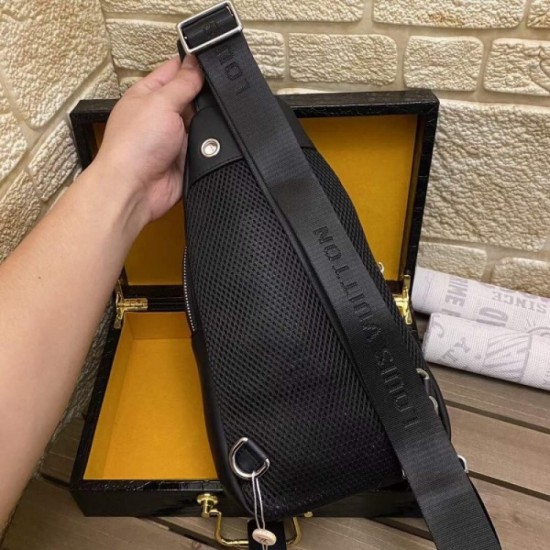 2022SS Men's chest bag Minimum 1 week Not released in Japan LOUIS VUITTON Louis Vuitton 2022SS Men's chest bag Minimum 1 week Not released in Japan LOUIS VUITTON Louis Vuitton