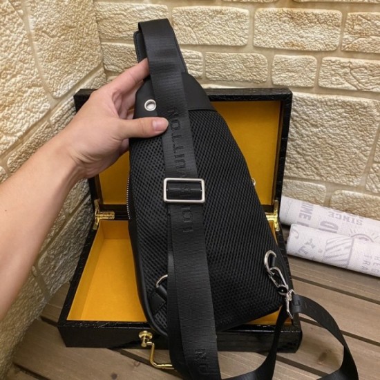 2022SS Men's chest bag Delivered from overseas Limited edition LOUIS VUITTON Louis Vuitton 2022SS Men's chest bag Delivered from overseas Limited edition LOUIS VUITTON Louis Vuitton