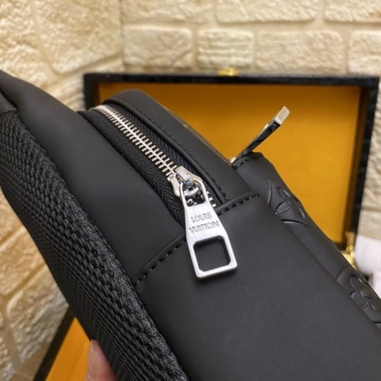 2022SS Men's chest bag Delivered from overseas Limited edition LOUIS VUITTON Louis Vuitton 2022SS Men's chest bag Delivered from overseas Limited edition LOUIS VUITTON Louis Vuitton