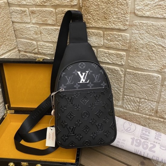 2022SS Men's Chest Bag Super Cool Spring Summer New LOUIS VUITTON Louis Vuitton 2022SS Men's Chest Bag Super Cool Spring Summer New LOUIS VUITTON Louis Vuitton