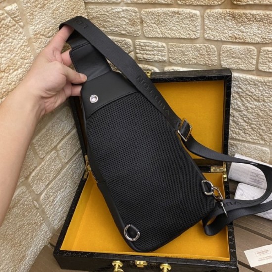 2022SS Men's Chest Bag Super Cool Spring Summer New LOUIS VUITTON Louis Vuitton 2022SS Men's Chest Bag Super Cool Spring Summer New LOUIS VUITTON Louis Vuitton