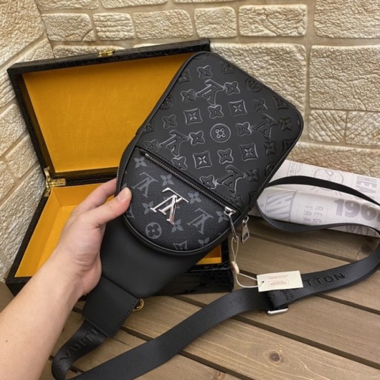 2022SS Men's Chest Bag Super Cool Spring Summer New LOUIS VUITTON Louis Vuitton 2022SS Men's Chest Bag Super Cool Spring Summer New LOUIS VUITTON Louis Vuitton