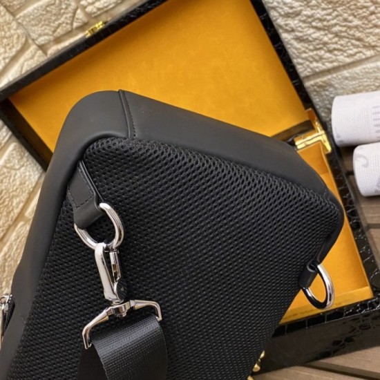 2022SS Men's Chest Bag Super Cool Spring Summer New LOUIS VUITTON Louis Vuitton 2022SS Men's Chest Bag Super Cool Spring Summer New LOUIS VUITTON Louis Vuitton