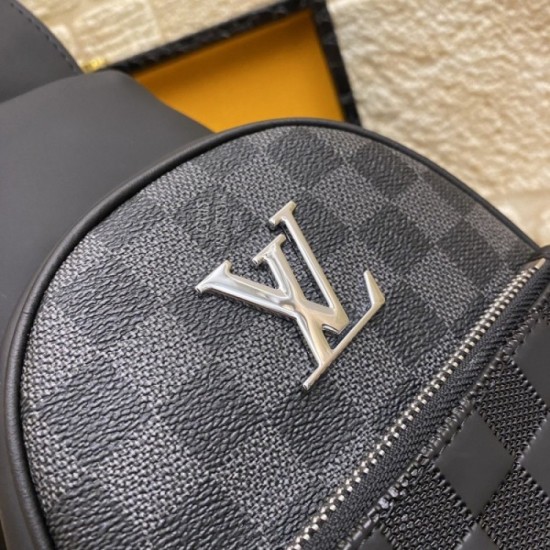 2022SS Men's Chest Bag New item Suddenly price cut! LOUIS VUITTON 2022SS Men's Chest Bag New item Suddenly price cut! LOUIS VUITTON