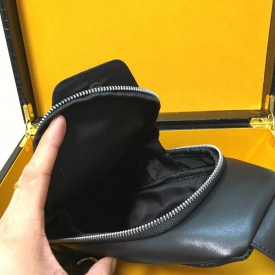 Featured summer new chest bag 202SS LOUIS VUITTON Louis Vuitton Featured summer new chest bag 202SS LOUIS VUITTON Louis Vuitton