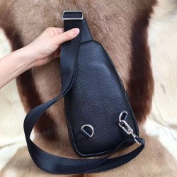 Good impression 120% chest bag 202SS LOUIS VUITTON Louis Vuitton