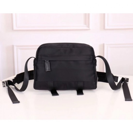 2022SS Men's Shoulder Bag PRADA Prada is highly favored by men and women of all ages. 2022SS Men's Shoulder Bag PRADA Prada is highly favored by men and women of all ages.