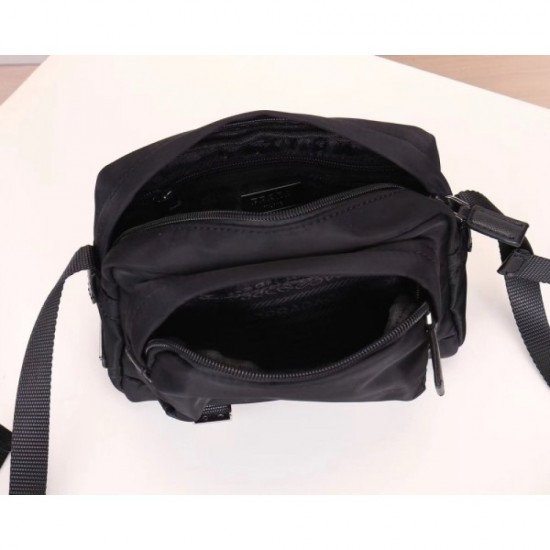 2022SS Men's Shoulder Bag PRADA Prada is highly favored by men and women of all ages. 2022SS Men's Shoulder Bag PRADA Prada is highly favored by men and women of all ages.
