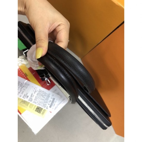2022SS Men's Briefcase In Stock PRADA Prada, a favorite of overseas celebrities 2022SS Men's Briefcase In Stock PRADA Prada, a favorite of overseas celebrities