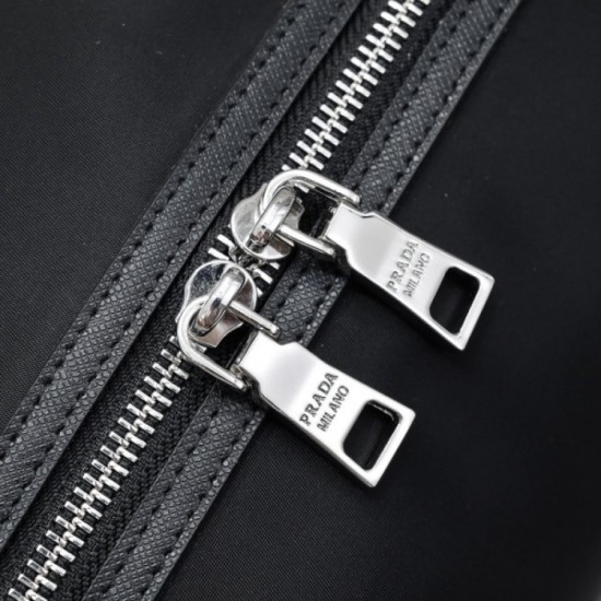 2022SS Travel bag PRADA Prada indispensable for coordination in spring and summer 2022SS Travel bag PRADA Prada indispensable for coordination in spring and summer