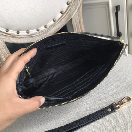 2022SS Men's Clutch Bag This season's trend item PRADA Prada 2022SS Men's Clutch Bag This season's trend item PRADA Prada