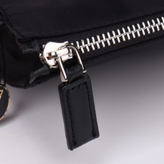 2022SS Men's Clutch Bag An item that brings out the texture PRADA Prada 2022SS Men's Clutch Bag An item that brings out the texture PRADA Prada