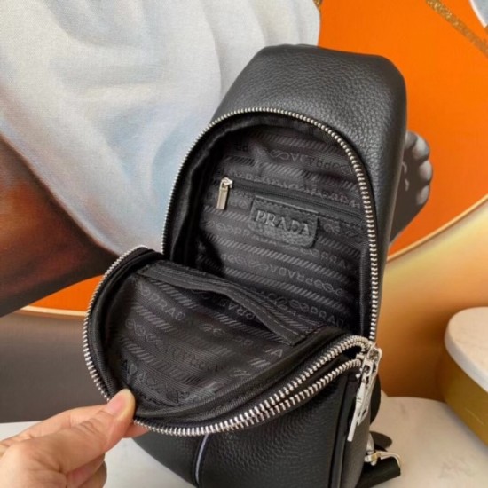 2022SS Men's chest bag A unique item that will be the protagonist PRADA Prada 2022SS Men's chest bag A unique item that will be the protagonist PRADA Prada