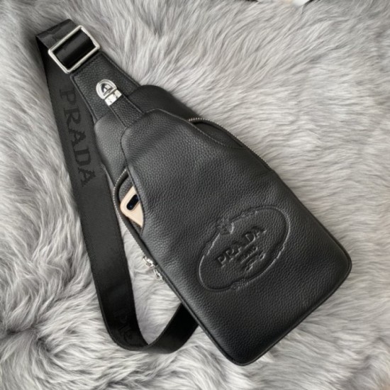 2022SS Men's chest bag Hard-to-find item sold out in Japan PRADA Prada 2022SS Men's chest bag Hard-to-find item sold out in Japan PRADA Prada