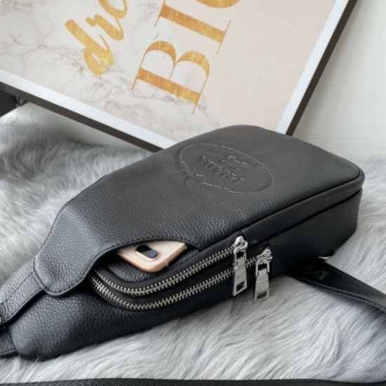 2022SS Men's chest bag Hard-to-find item sold out in Japan PRADA Prada 2022SS Men's chest bag Hard-to-find item sold out in Japan PRADA Prada