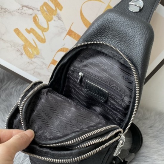 2022SS Men's chest bag Hard-to-find item sold out in Japan PRADA Prada 2022SS Men's chest bag Hard-to-find item sold out in Japan PRADA Prada