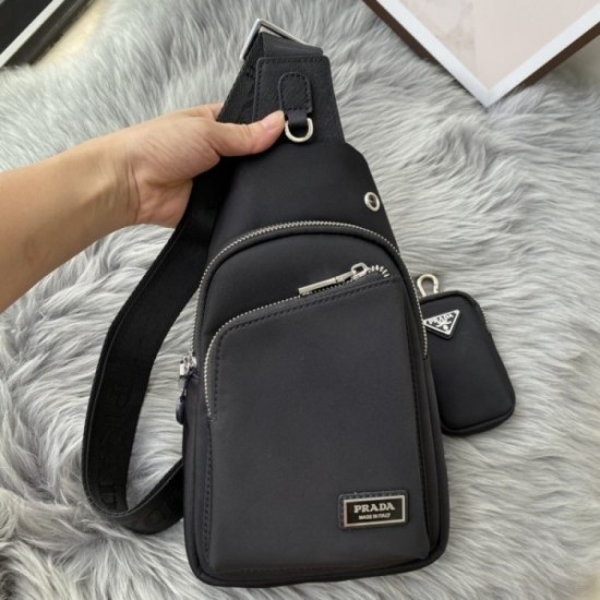 2022SS Men's Chest Bag This season's hottest trend PRADA Prada 2022SS Men's Chest Bag This season's hottest trend PRADA Prada