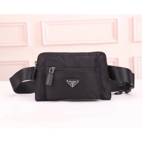 2022SS Men's waist bag PRADA Prada active in this spring / summer outfit 2022SS Men's waist bag PRADA Prada active in this spring / summer outfit