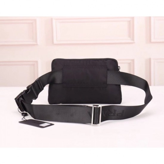2022SS Men's waist bag PRADA Prada active in this spring / summer outfit 2022SS Men's waist bag PRADA Prada active in this spring / summer outfit